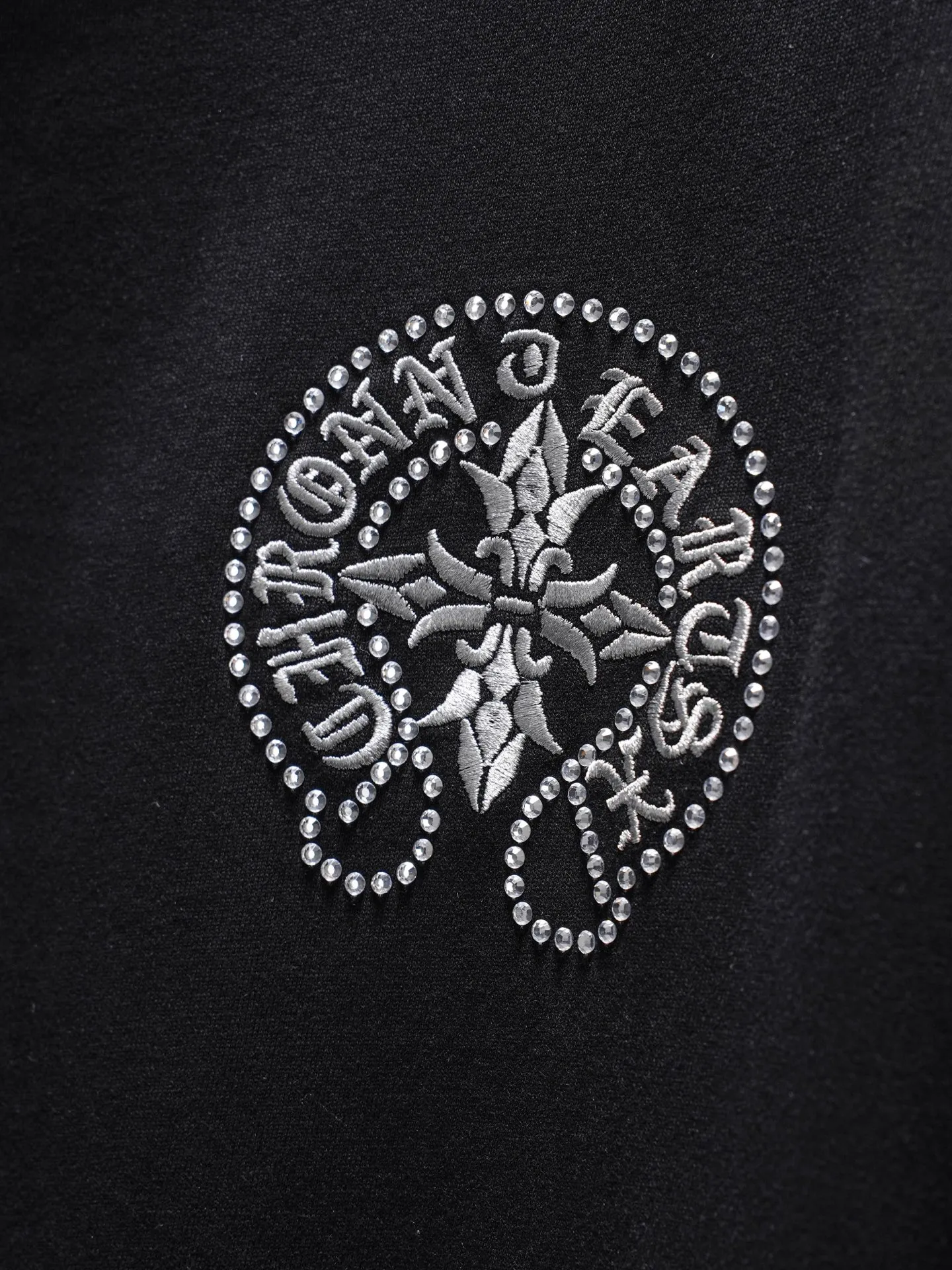 100 Chtome Hearta/ T g， ， 。 Same Style , 。 ， Series， 。 ! ， ， 。 ， ， ， ， ！ ， ，Breathable ， ， ， ， ！ ：Black、White Size：S-XL